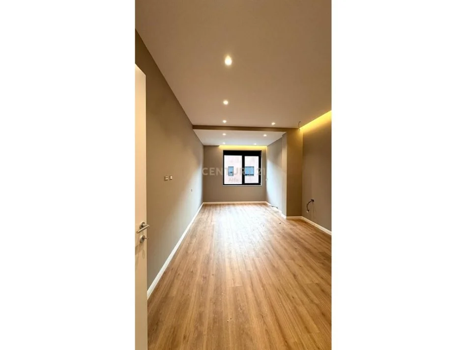 Tirane, jepet me qera apartament 1+1+Aneks+Ballkon Kati 5, 89 m² 800 € (Kompleksi xheluks)