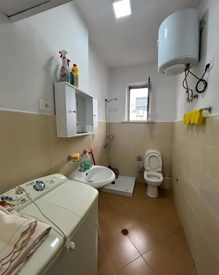 Tirane, jepet me qera apartament 2+1 Kati 5, 550 € (Blloku)