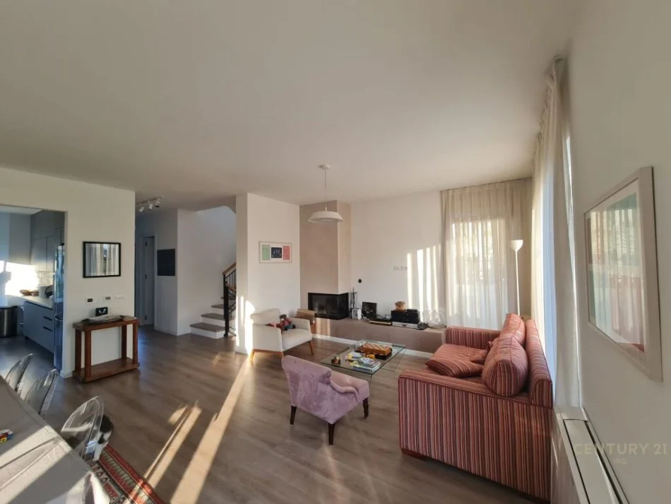 Tirane, jepet me qera Vile 4+1 Kati 3, 256 m² 3.000 € (Teg)