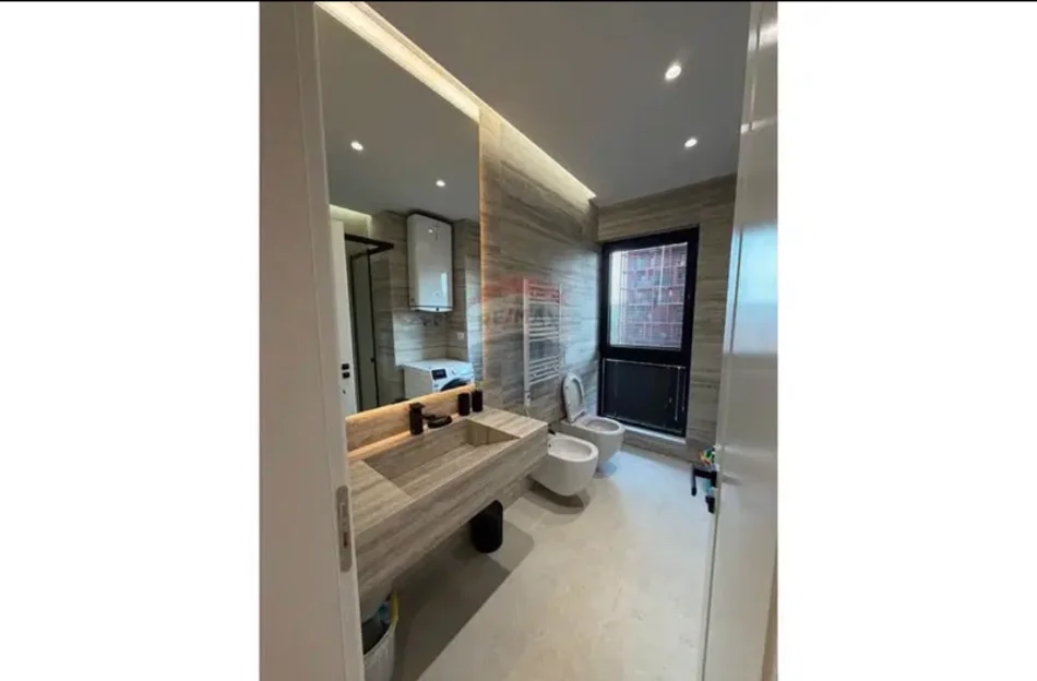 Tirane, jepet me qera apartament 2+1+Ballkon , 118 m² 1.870 € (Tirana Garden Building)