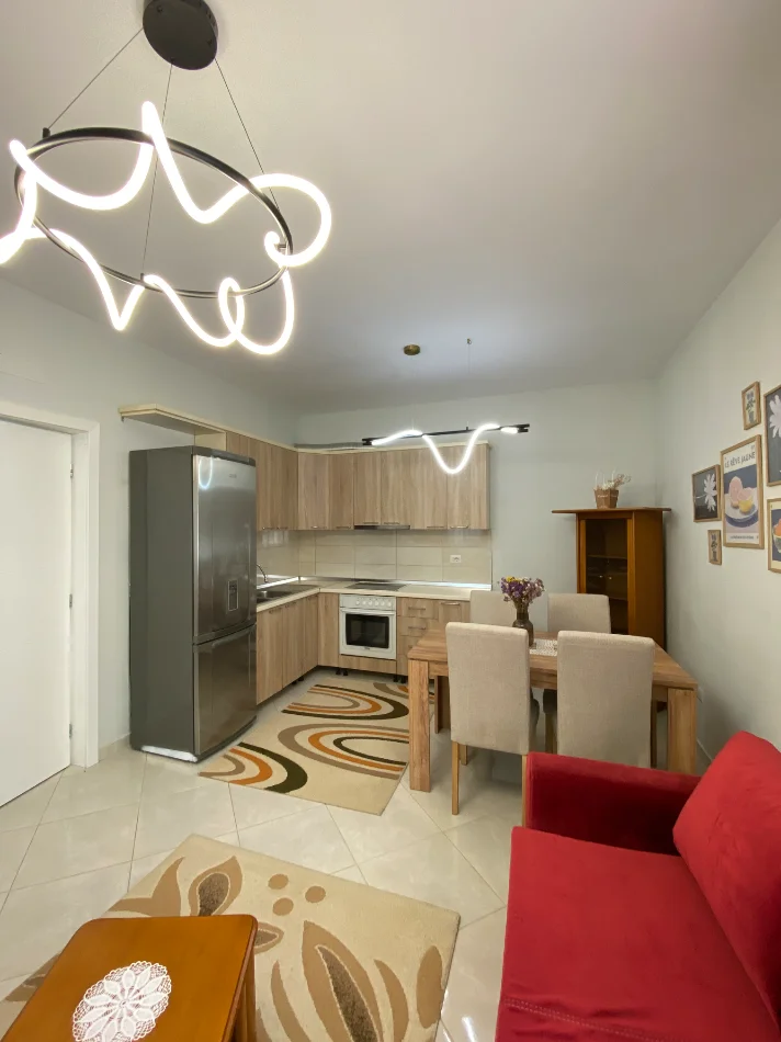 Tirane, jepet me qera apartament 1+1+Aneks+Ballkon Kati 1, 60 m² 550 € (Ambasada Amerikane)