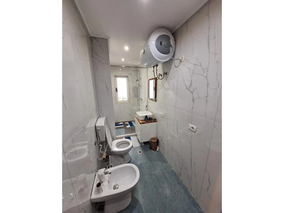 Tirane, jepet me qera apartament 1+1 Kati 1, 52 m² 650 € (Sheshi Wilson)