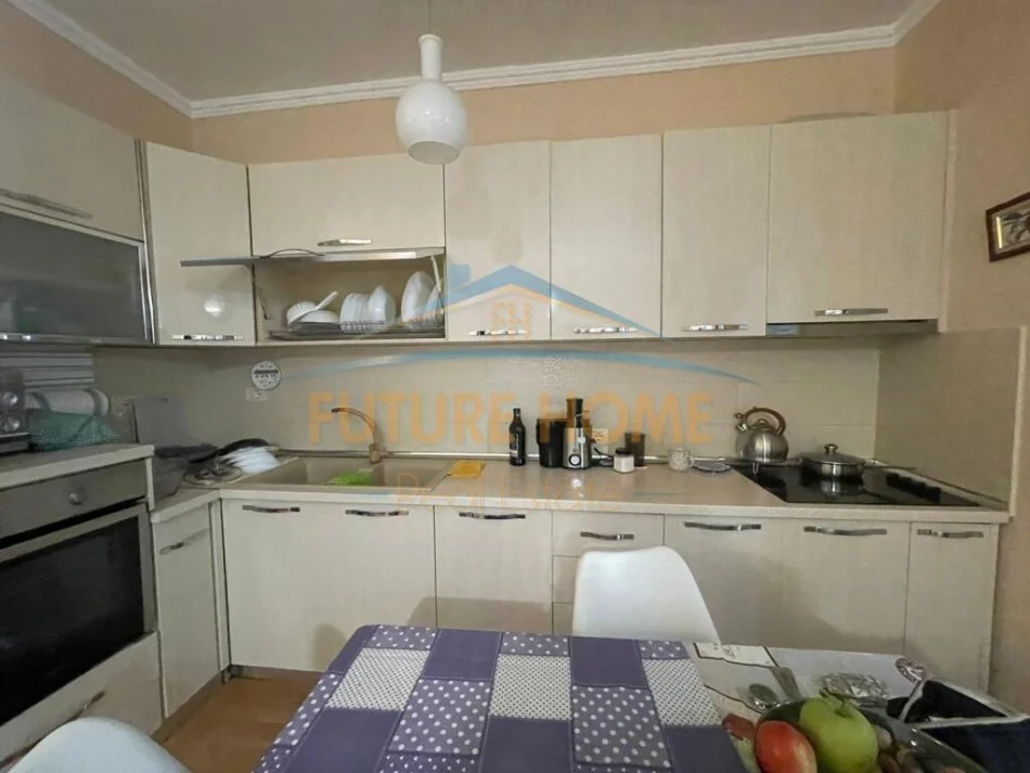 Tirane, shitet apartament 1+1+Ballkon Kati 16, 53 m² 159.000 € (Qender)