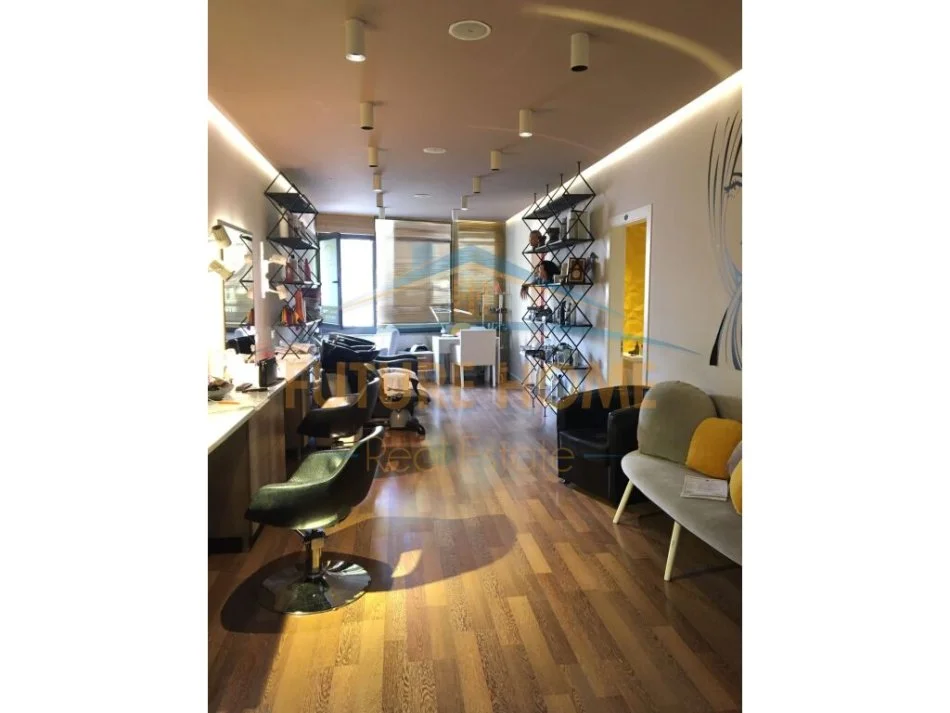 Tirane, shitet apartament 3+1+Ballkon Kati 3, 124 m² 250.000 € (Qender)