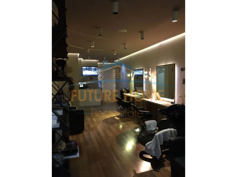 Tirane, shitet apartament 3+1+Ballkon Kati 3, 124 m² 250.000 € (Qender)