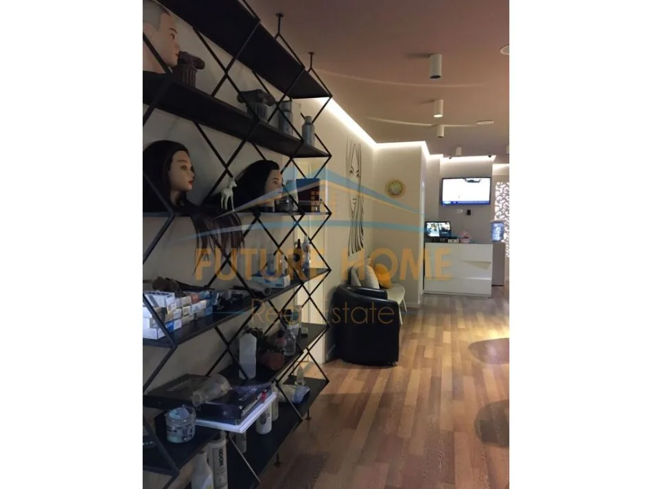 Tirane, shitet apartament 3+1+Ballkon Kati 3, 124 m² 250.000 € (Qender)