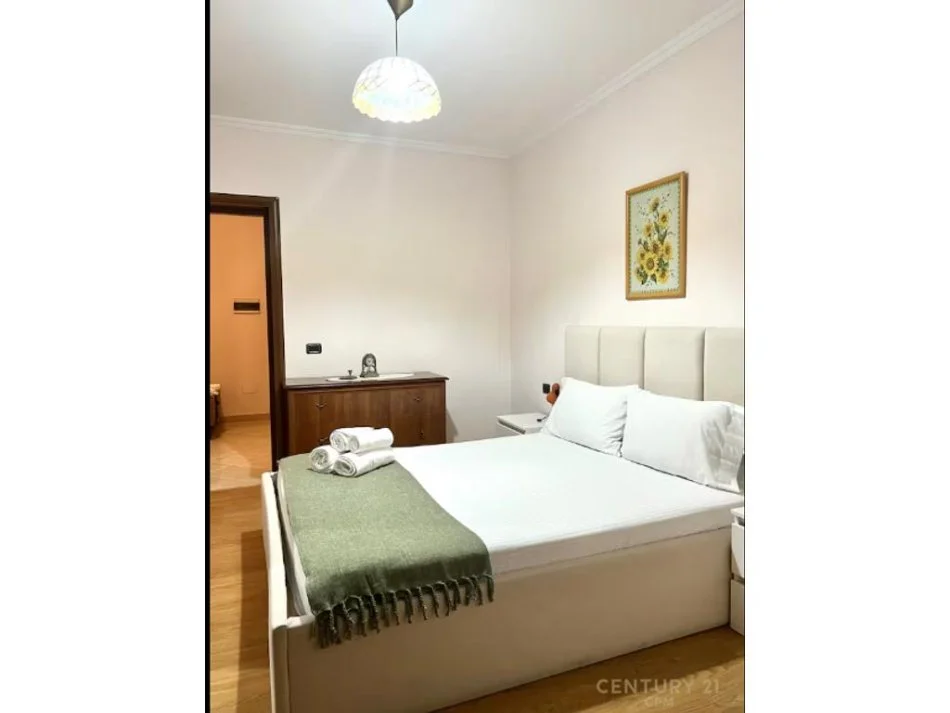 Tirane, jepet me qera apartament 1+1 Kati 3, 85 m² 850 € (Rruga Qemal Stafa)