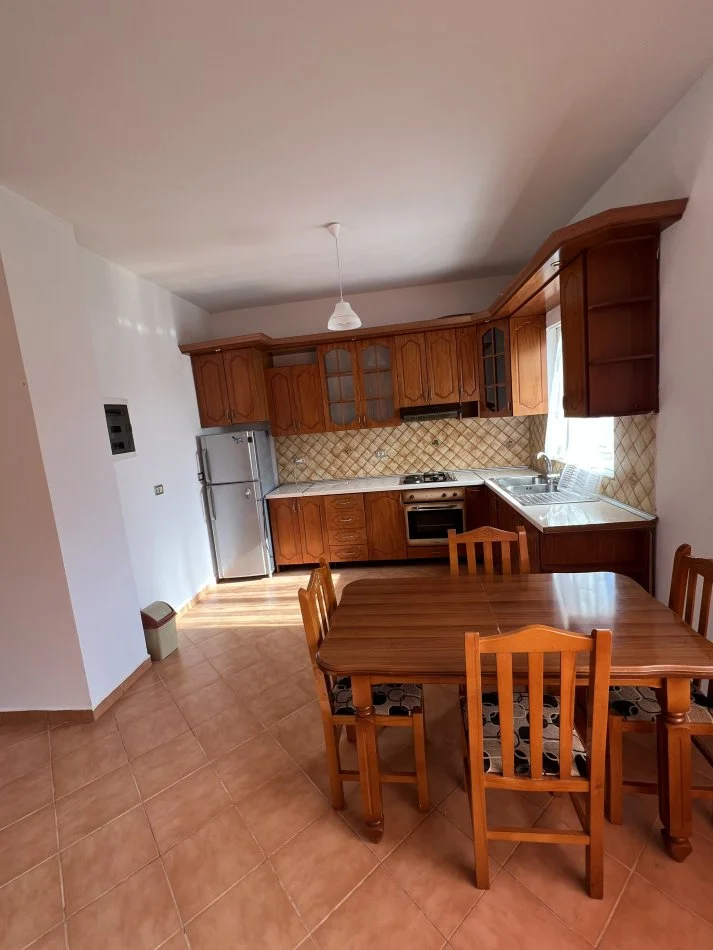 Tirane, jepet me qera shtepi 2+1+Ballkon Kati 1, 103 m² 350 € (Oso kuka tirane)