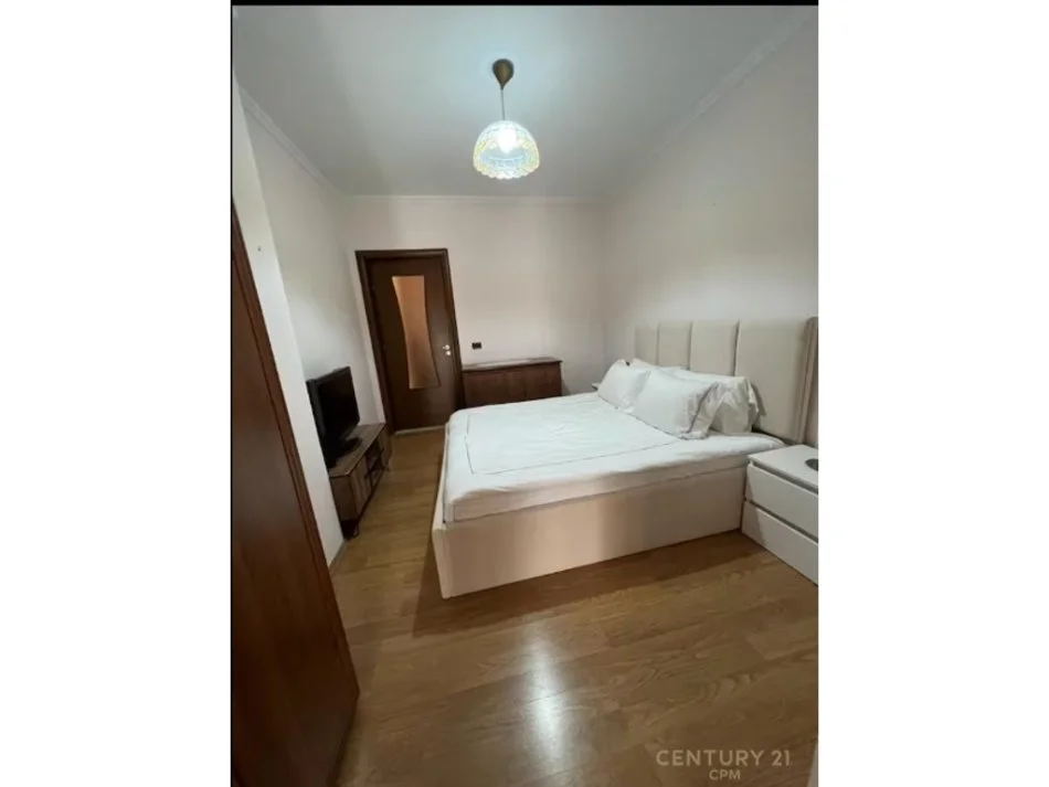 Tirane, jepet me qera apartament 1+1 Kati 3, 85 m² 850 € (Rruga Qemal Stafa)