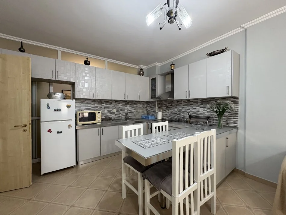 Shqiperi, jepet me qera 1+1 , 500 € 