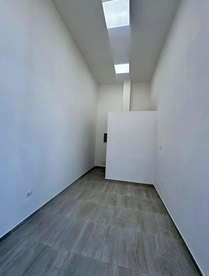 Tirane, jepet me qera dyqan Kati 0, 35 m² 350 € (Kompleksi Olimpik, Komuna e Parisit)