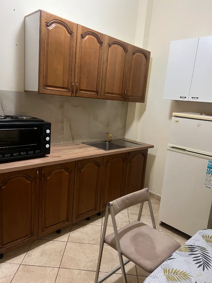 Tirane, jepet me qera apartament 1+1 Kati 0, 350 € 