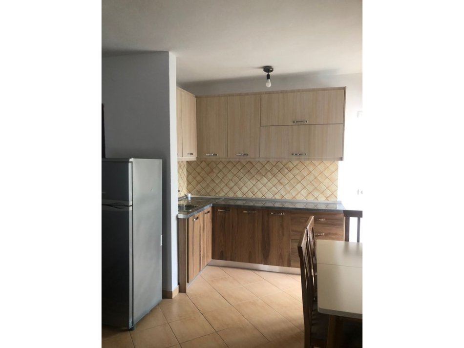 Tirane, jepet me qera apartament 1+1 Kati 5, 56 m² 400 € 