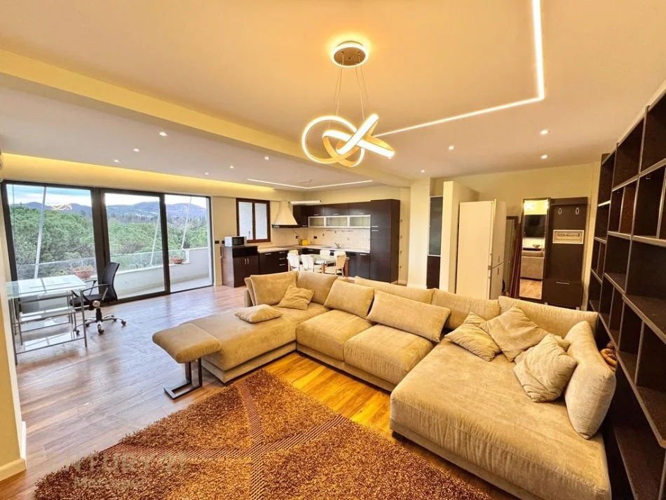 Tirane, jepet me qera apartament 2+1+Aneks+Ballkon Kati 10, 119 m² 1.300 € 