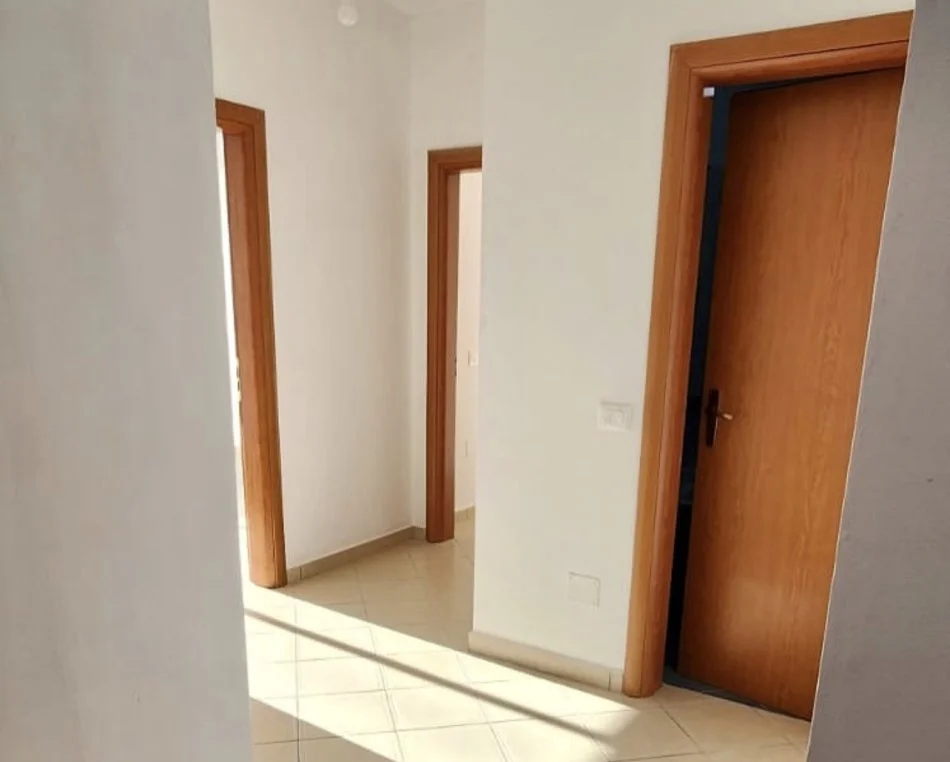 Tirane, shitet apartament 1+1+Ballkon Kati 5, 59 m² 78.000 € (Rruga e Teleferikut)