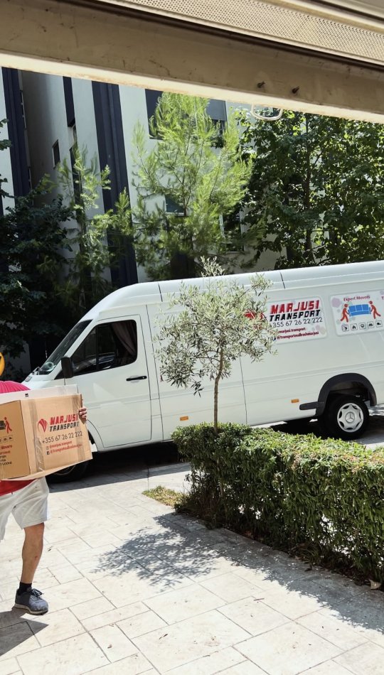 Tirane, - Transport mallrash mobiljesh zyrash  AAA Marjusi