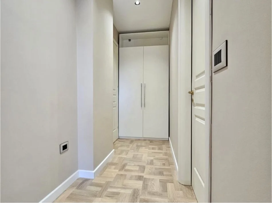 Tirane, jepet me qera apartament 3+1+Aneks+Ballkon Kati 5, 120 m² 1.800 € (Ambassador 1, Stadiumi Air Albania)