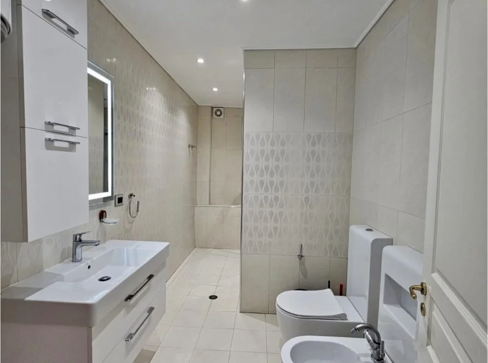 Tirane, jepet me qera apartament 3+1+Aneks+Ballkon Kati 5, 120 m² 1.800 € (Ambassador 1, Stadiumi Air Albania)