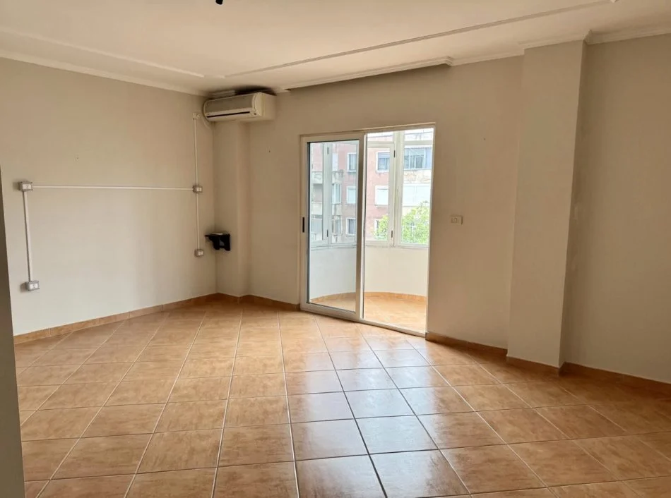 Tirane, jepet me qera zyre Kati 4, 176 m² 1.800 € (Sheshi Willson)