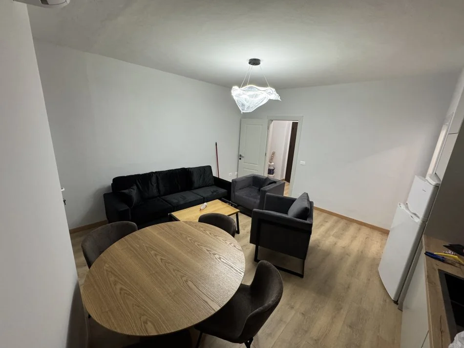 Tirane, jap me qera apartament 1+1+Ballkon Kati 5, 500 € (5 Maji)