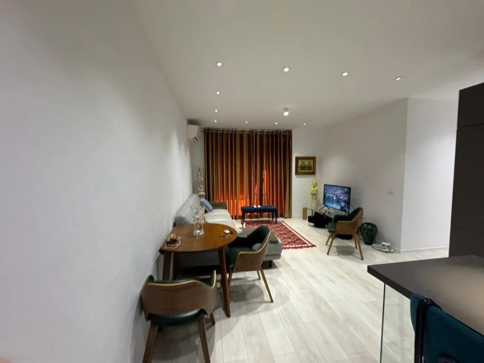 Tirane, jap me qera apartament 2+1 Kati 4, 95 m² 700 € 