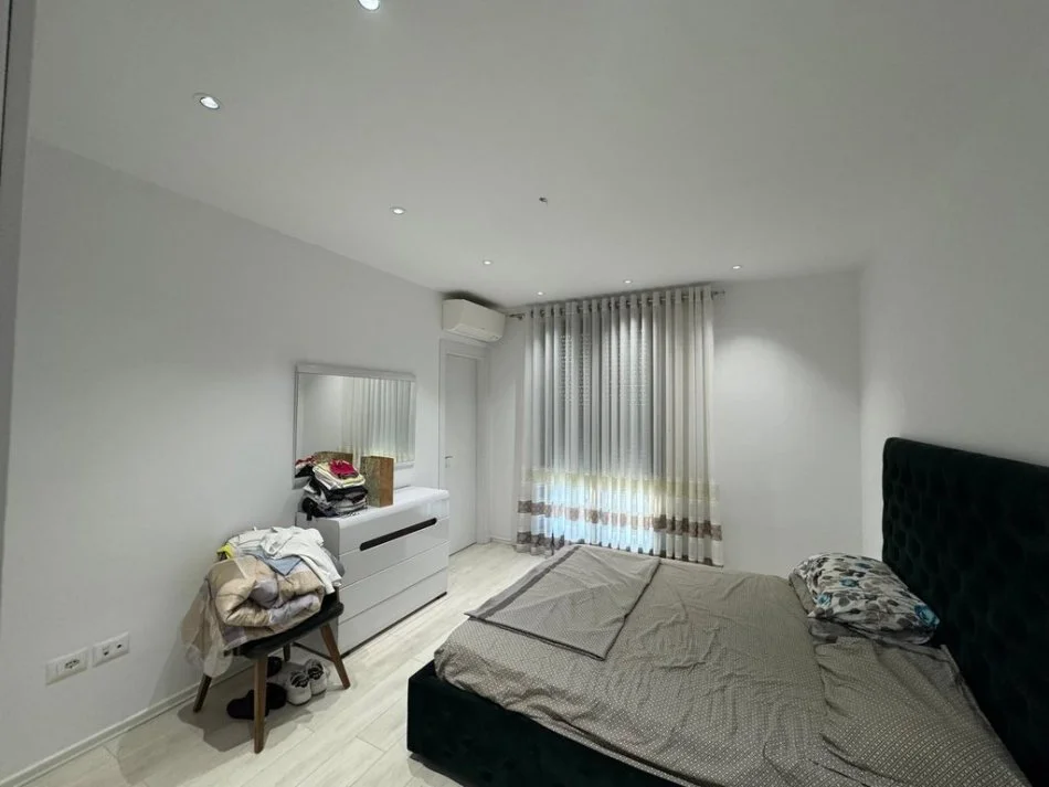 Tirane, jap me qera apartament 2+1 Kati 4, 95 m² 700 € 