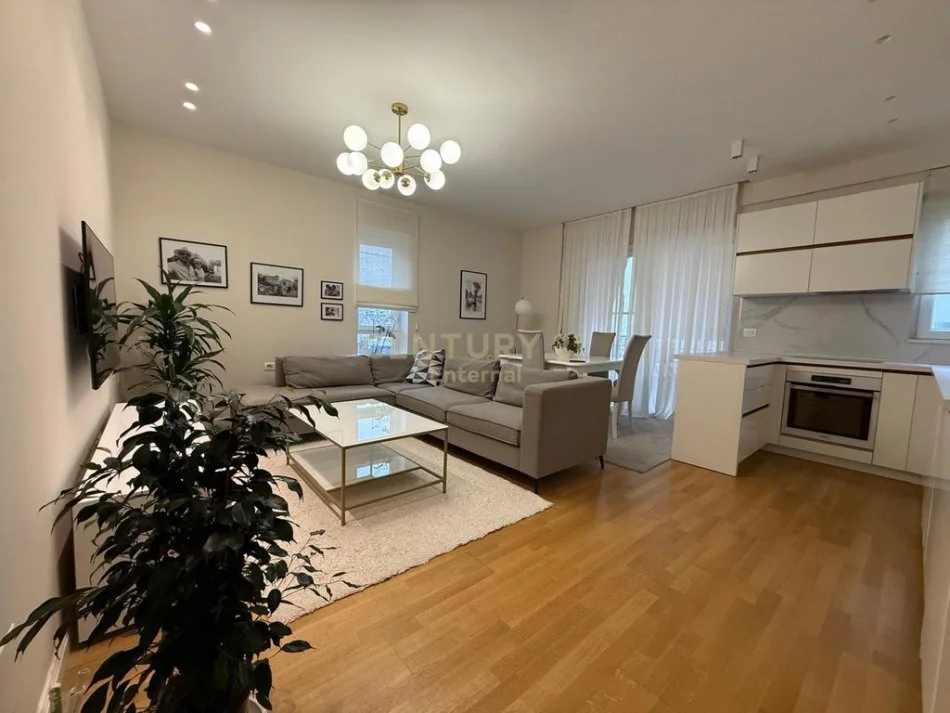 Tirane, jepet me qera apartament 2+1+Aneks+Ballkon Kati 4, 95 m² 700 € 