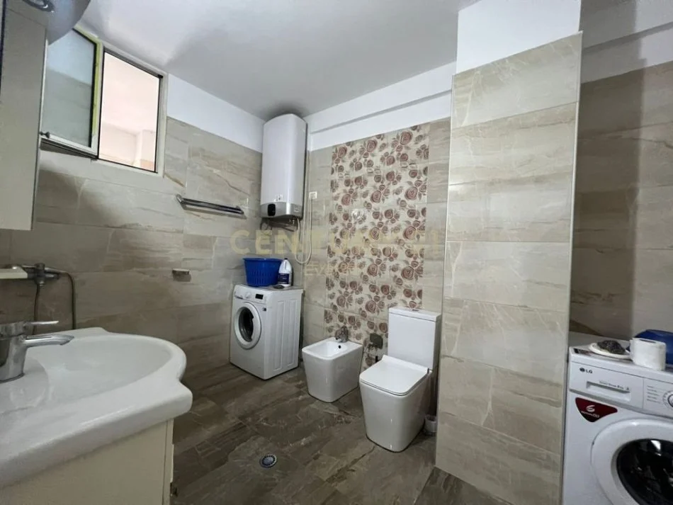 Tirane, jepet me qera apartament 3+1 Kati 2, 119 m² 550 € (Astir)
