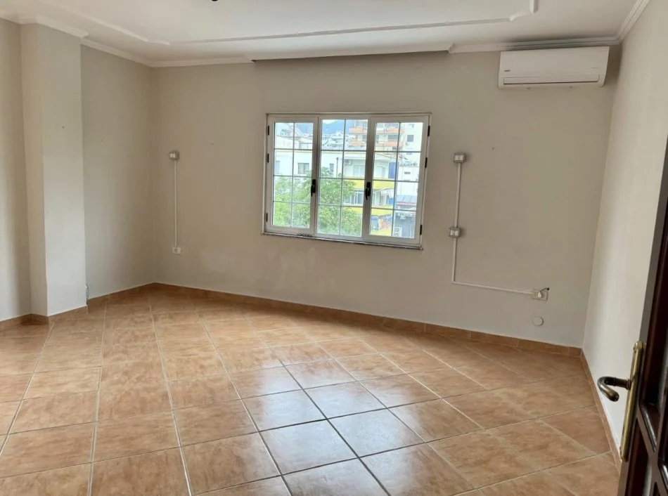 Tirane, jepet me qera zyre Kati 4, 176 m² 1.800 € (Sheshi Willson)