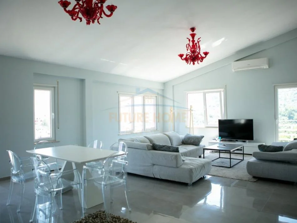 Tirane, shitet apartament+verande | Penthouse 3+1 Kati 5, 325 m² 600.000 € (Liqeni i thate)