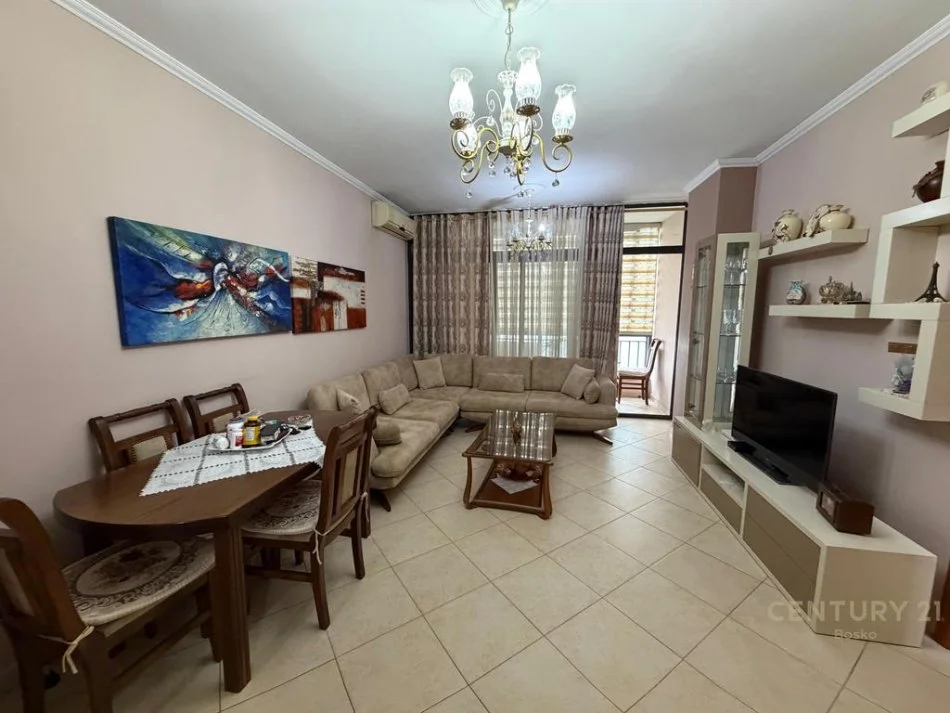 Tirane, jepet me qera apartament 2+1 Kati 1, 90 m² 500 € (Yzberish)