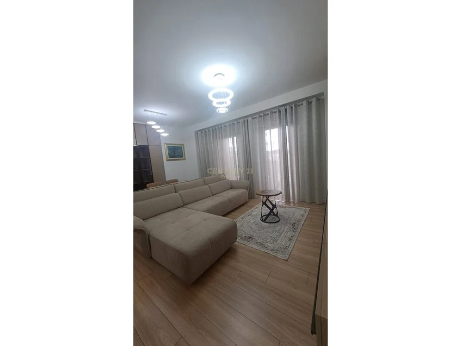 Tirane, jepet me qera apartament 3+1+Aneks+Ballkon Kati 6, 159 m² 2.300 € (Garden Building)