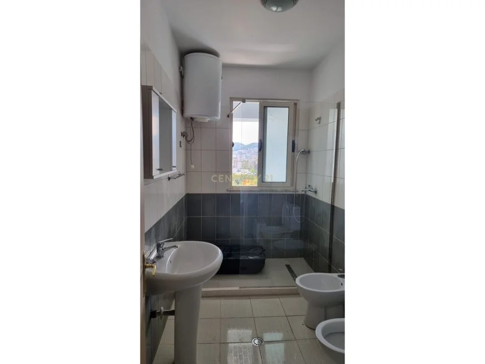Tirane, jap me qera apartament 1+1 Kati 9, 77 m² 550 € 