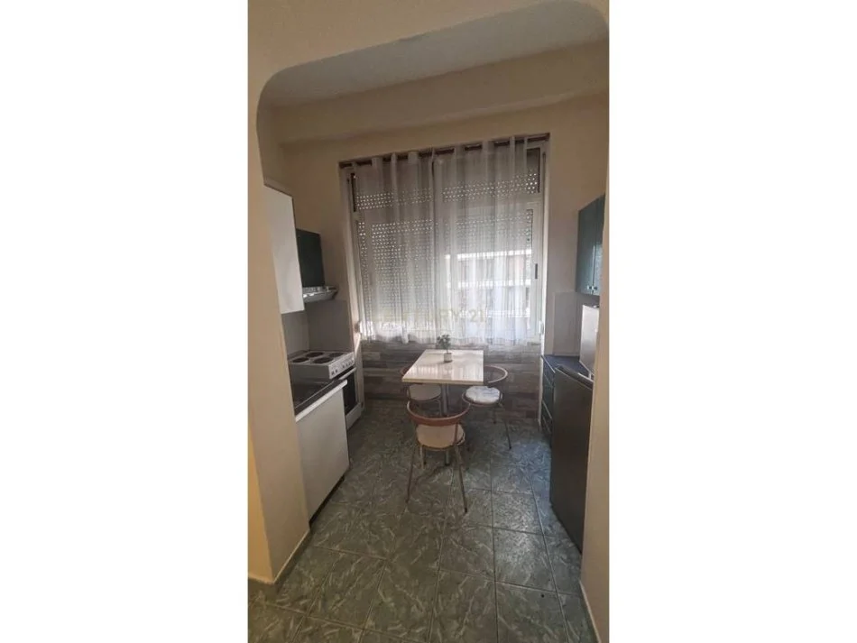 Tirane, jepet me qera apartament 2+1 Kati 3, 60 m² 530 € (Vila Gold)