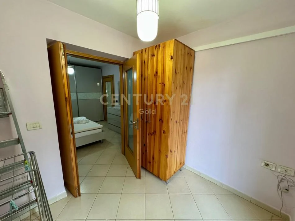 Tirane, shes apartament Kati 3, 80 m² (Rruga e Durresit)