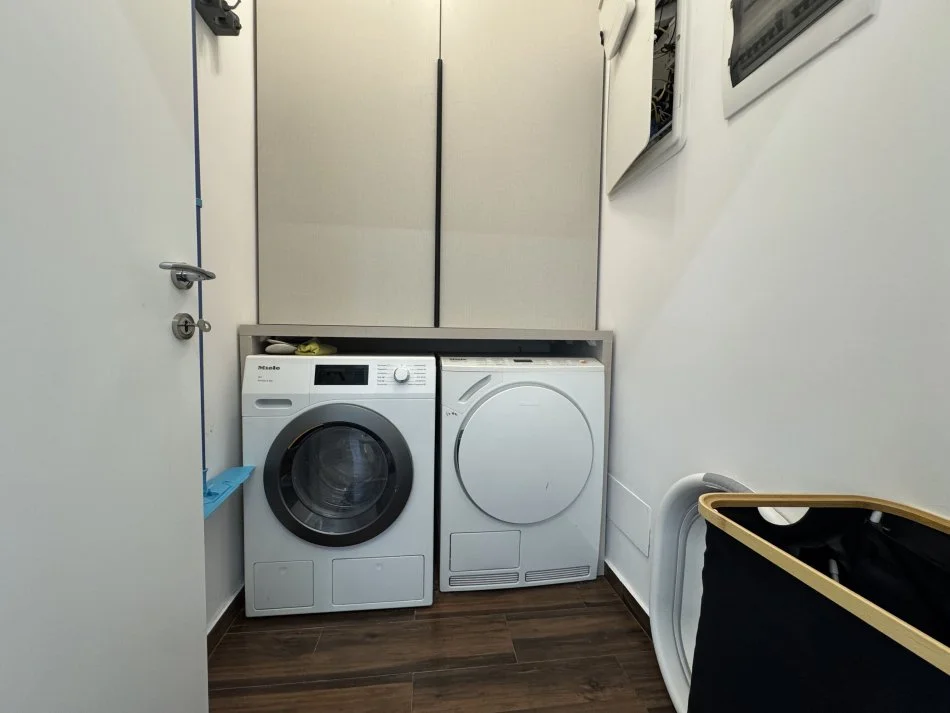 Tirane, jepet me qera apartament 2+1+Aneks+Ballkon , 128 m² 2.000 € (Lake View Residences)