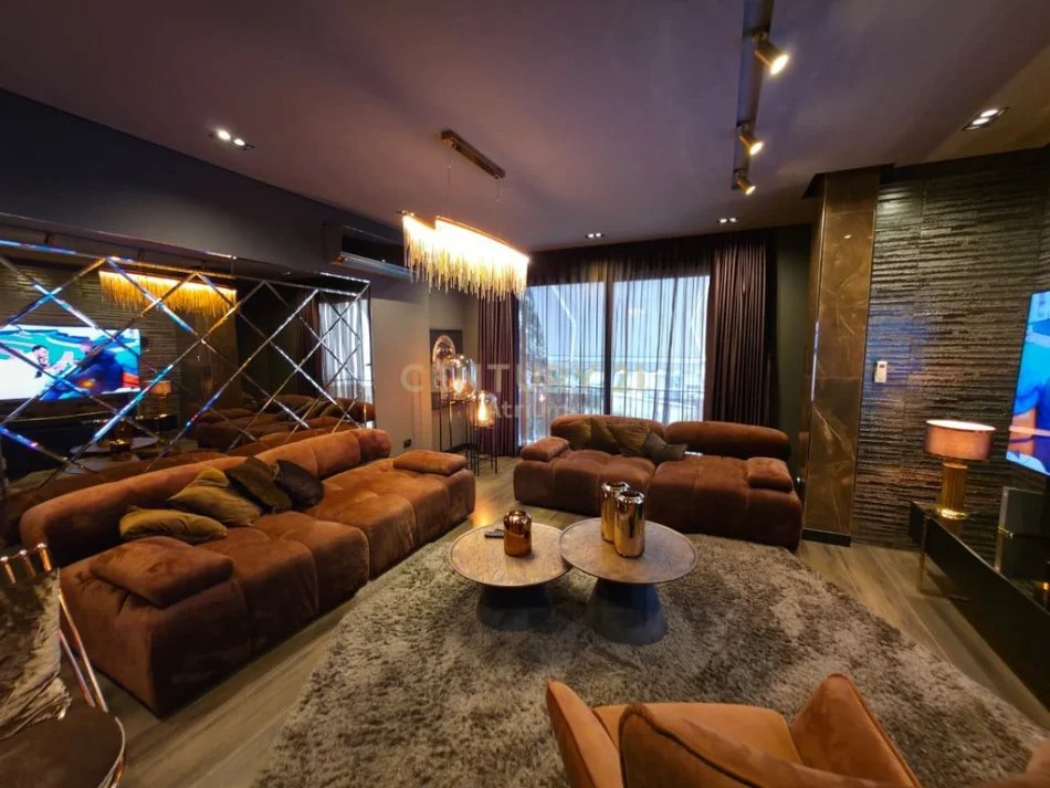 Tirane, jepet me qera Vile 3 Katshe Kati 3, 500 m² 3.500 € (Vilat Amerikane)