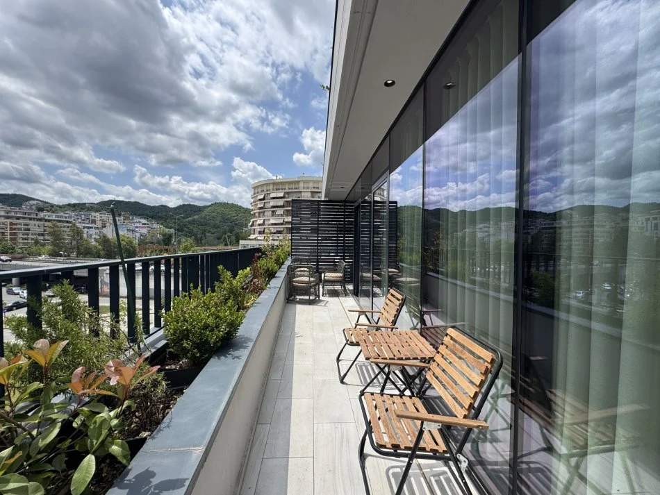 Tirane, jepet me qera apartament 2+1+Aneks+Ballkon , 128 m² 2.000 € (Lake View Residences)