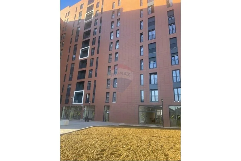 Tirane, shitet apartament 3+1 Kati 4, 550 m² (JEPET ME QIRA APARTAMENT 3+1+2 !)