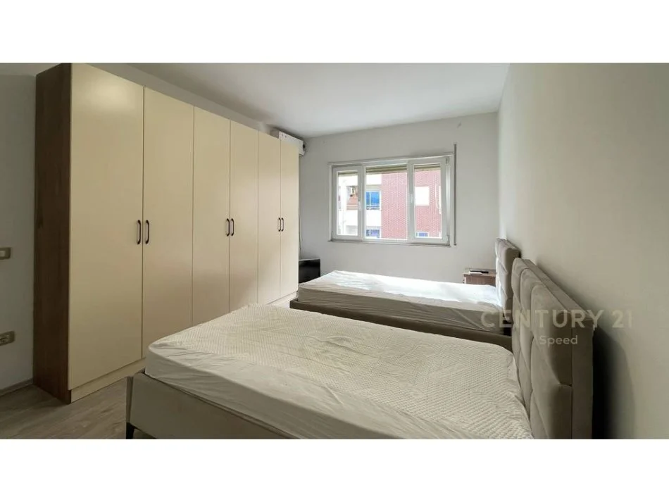 Tirane, jepet me qera apartament 3+1+Aneks+Ballkon Kati 6, 151 m² 730 € 
