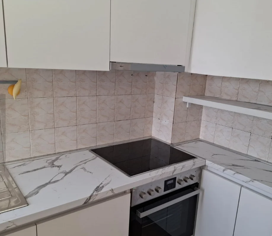 Tirane, jepet me qera apartament 1+1+Ballkon Kati 3, 60 m² 550 € (Dispanceria)