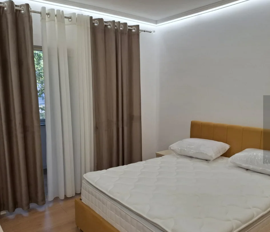 Tirane, jepet me qera apartament 1+1+Ballkon Kati 3, 60 m² 550 € (Dispanceria)