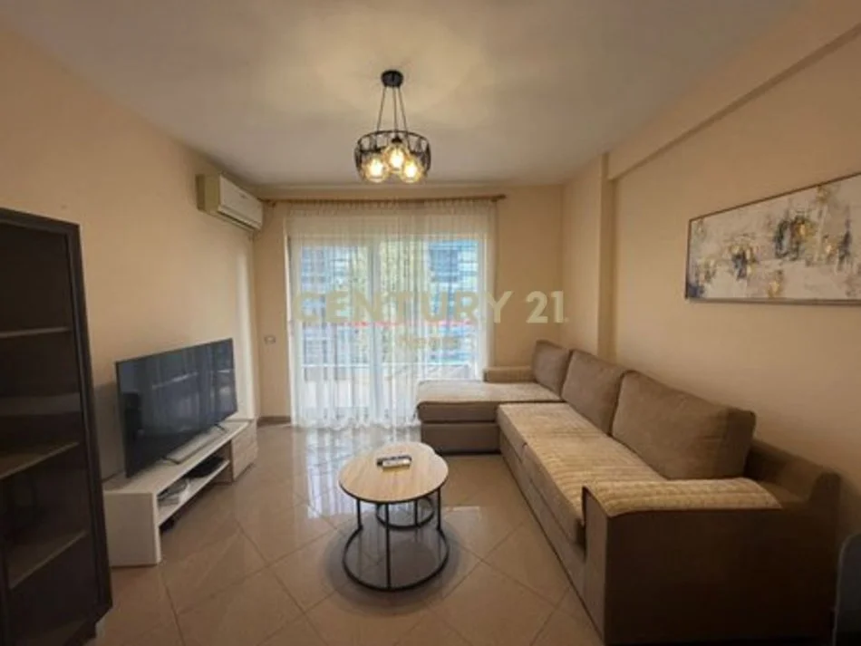 Tirane, jepet me qera apartament 2+1+Aneks+Ballkon Kati 4, 150 m² 800 € 