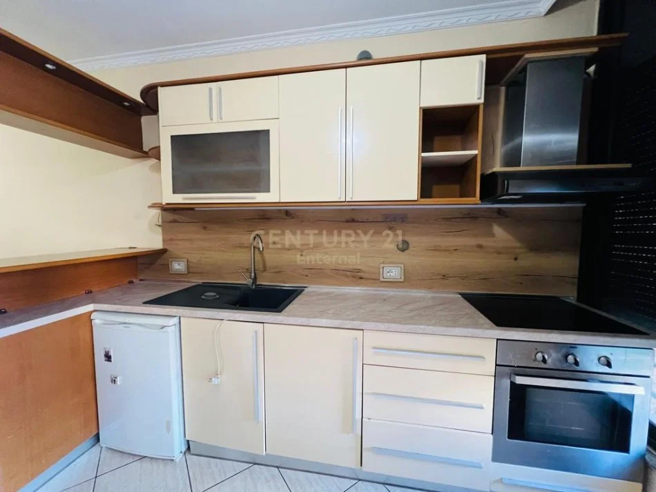 Tirane, jepet me qera apartament 1+1+Ballkon Kati 2, 66 m² 500 € 