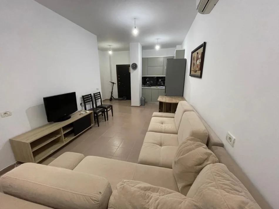 Tirane, jepet me qera apartament 1+1+Ballkon Kati 7, 65 m² 400 € (Sokrat miho)