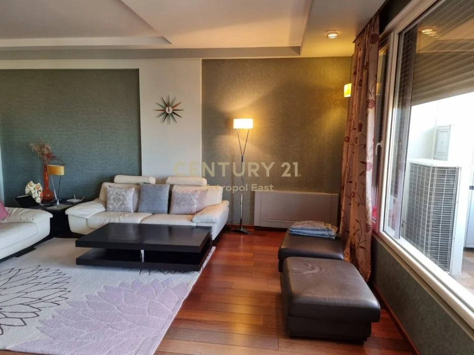 Tirane, jepet me qera apartament 2+1+Aneks+Ballkon Kati 1, 140 m² 1.400 € 