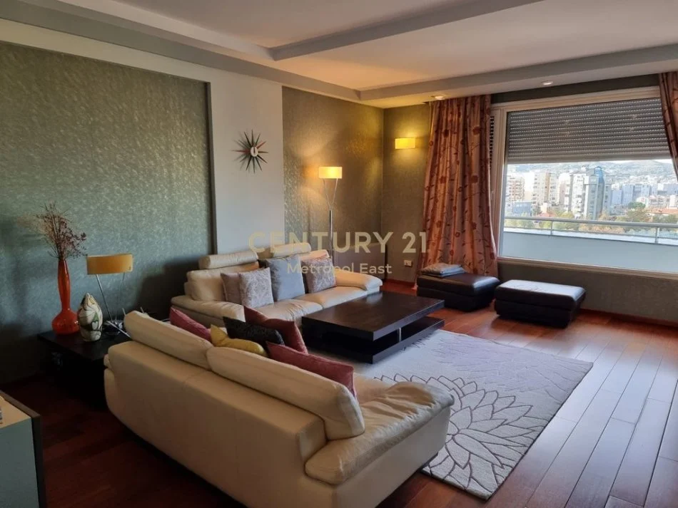 Tirane, jepet me qera apartament 2+1+Aneks+Ballkon Kati 1, 140 m² 1.400 € 