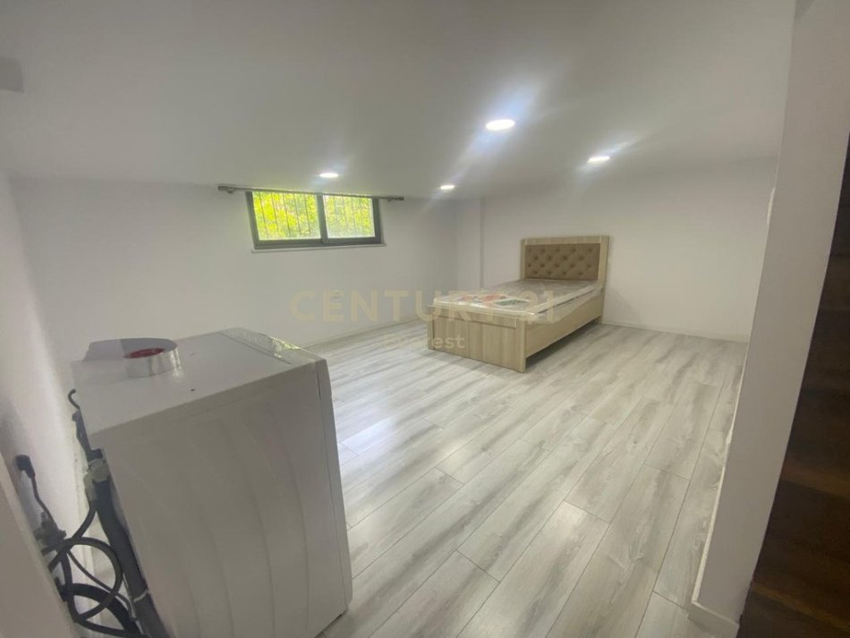 Tirane, jepet me qera 2+1 Kati 1, 69 m² 350 € (Fresku)