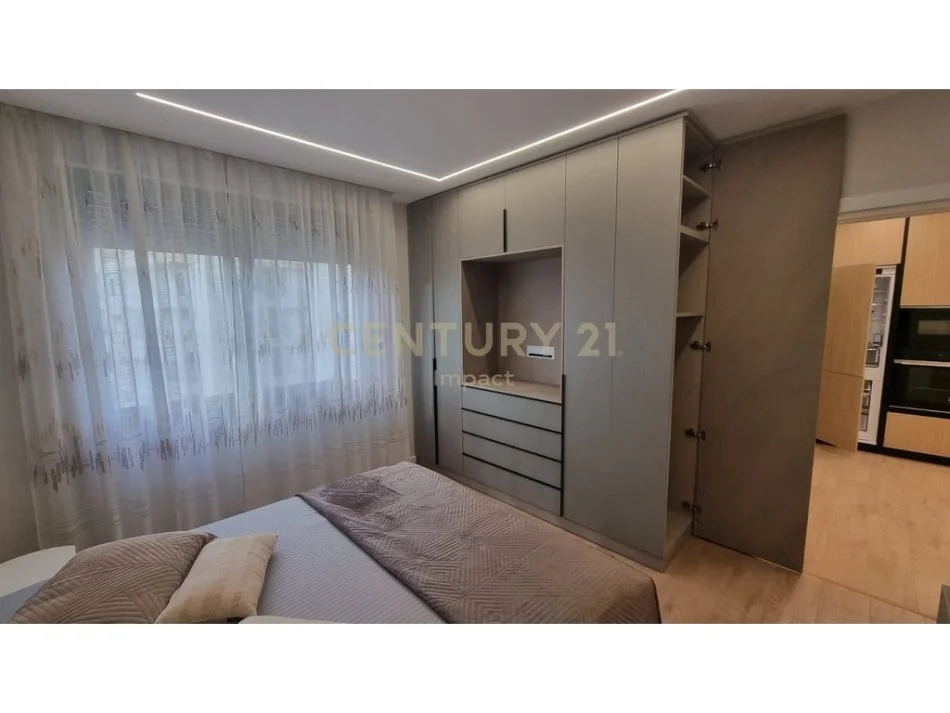 Tirane, jepet me qera apartament 2+1+Aneks+Ballkon Kati 8, 85 m² 900 € (Medar Shtylla)