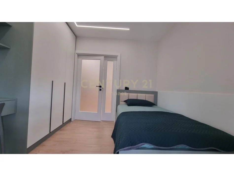 Tirane, jepet me qera apartament 2+1+Aneks+Ballkon Kati 8, 85 m² 900 € (Medar Shtylla)